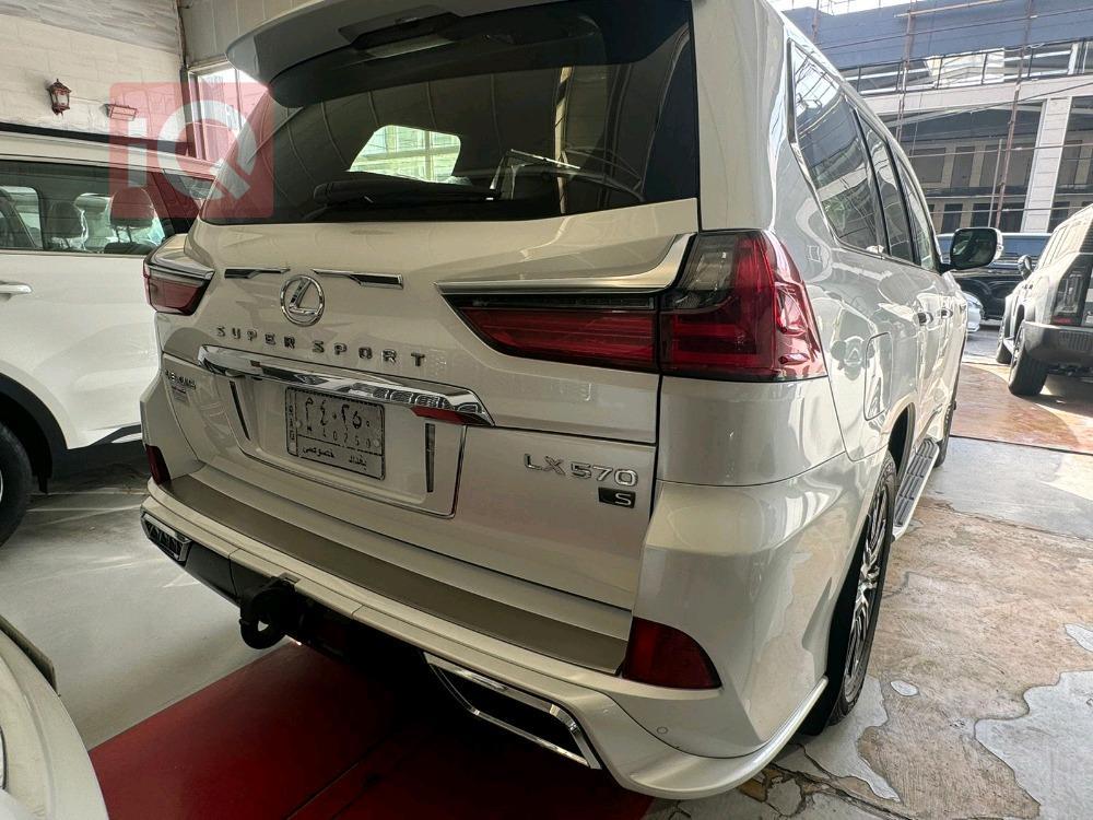 Lexus LX